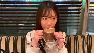 Iye ndi bwenzi yemwe anali m'kalabu imodzi pa yunivesite.Ndipo iye ndi mtsikana wokongola kwambiri mu kalabu.Izi ndi Japanese achigololo chikhalidwe.