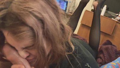 Dick pakhosi, pantyhose wong'ambika ndi zidendene zong'ambika ndizabwino kukumana